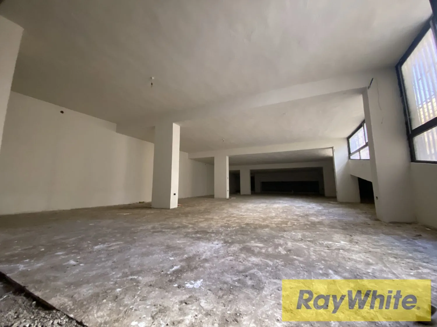 Warehouse For Sale In Jdeideh – Prime Location And Easy Access — photo 1