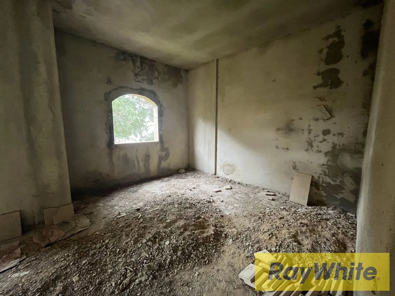 Prime Investment Opportunity: Building For Sale In Ain Saade With Mountain View — الصورة 3