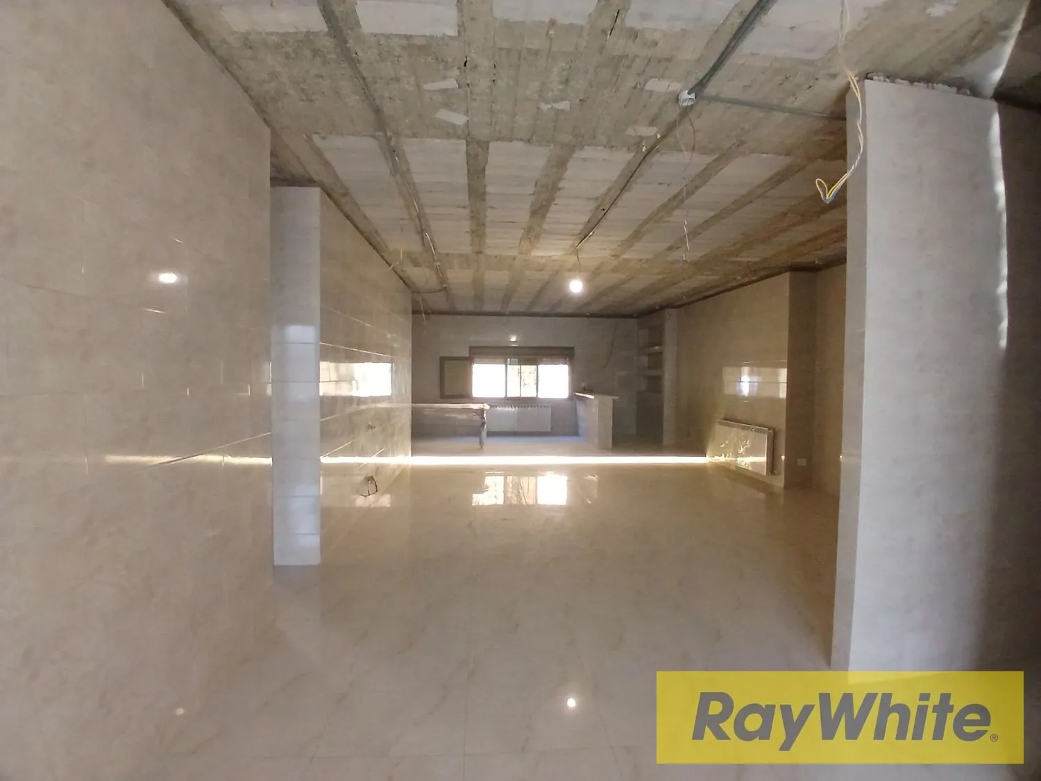 Building For Sale In Bteghrine — الصورة 2