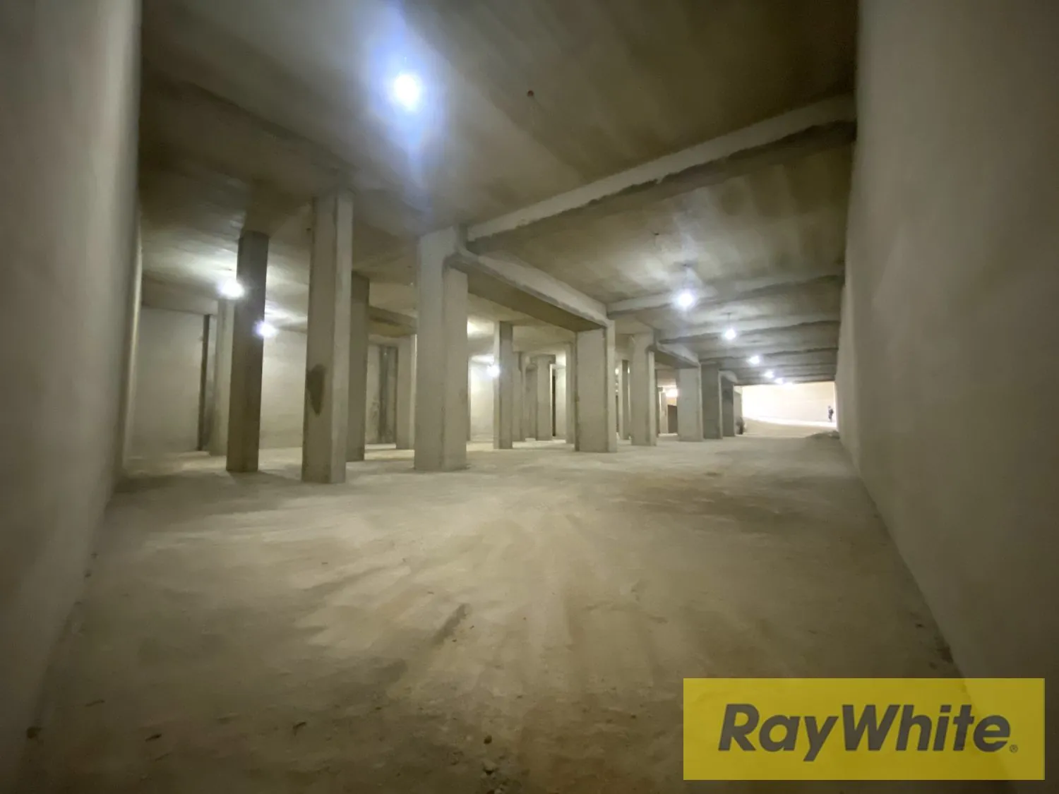 Warehouse For Sale In Dekwaneh – 1,250 Sqm With High Clearance And Truck Access