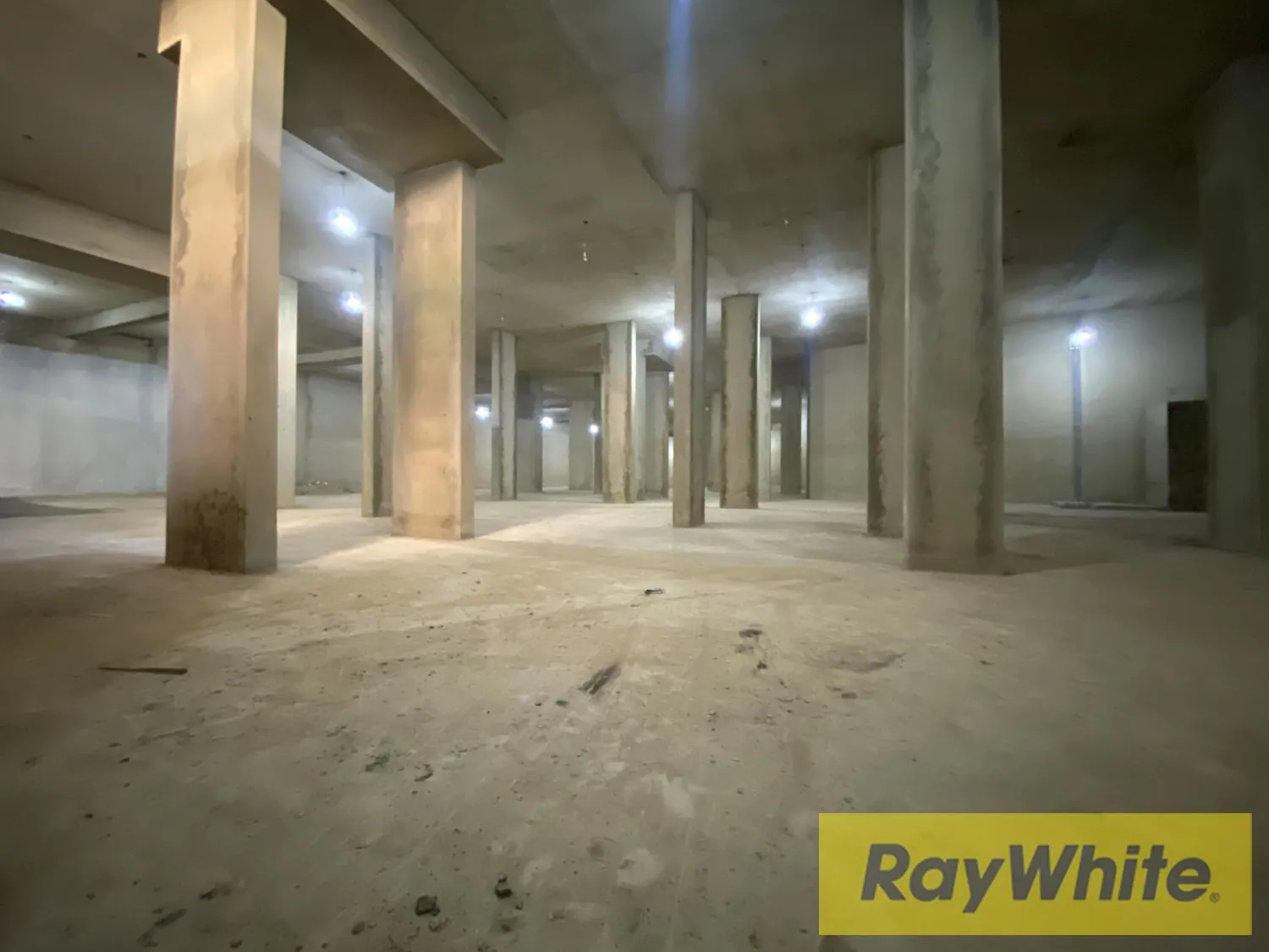 Warehouse For Sale In Dekwaneh – 1,250 Sqm With High Clearance And Truck Access — photo 3