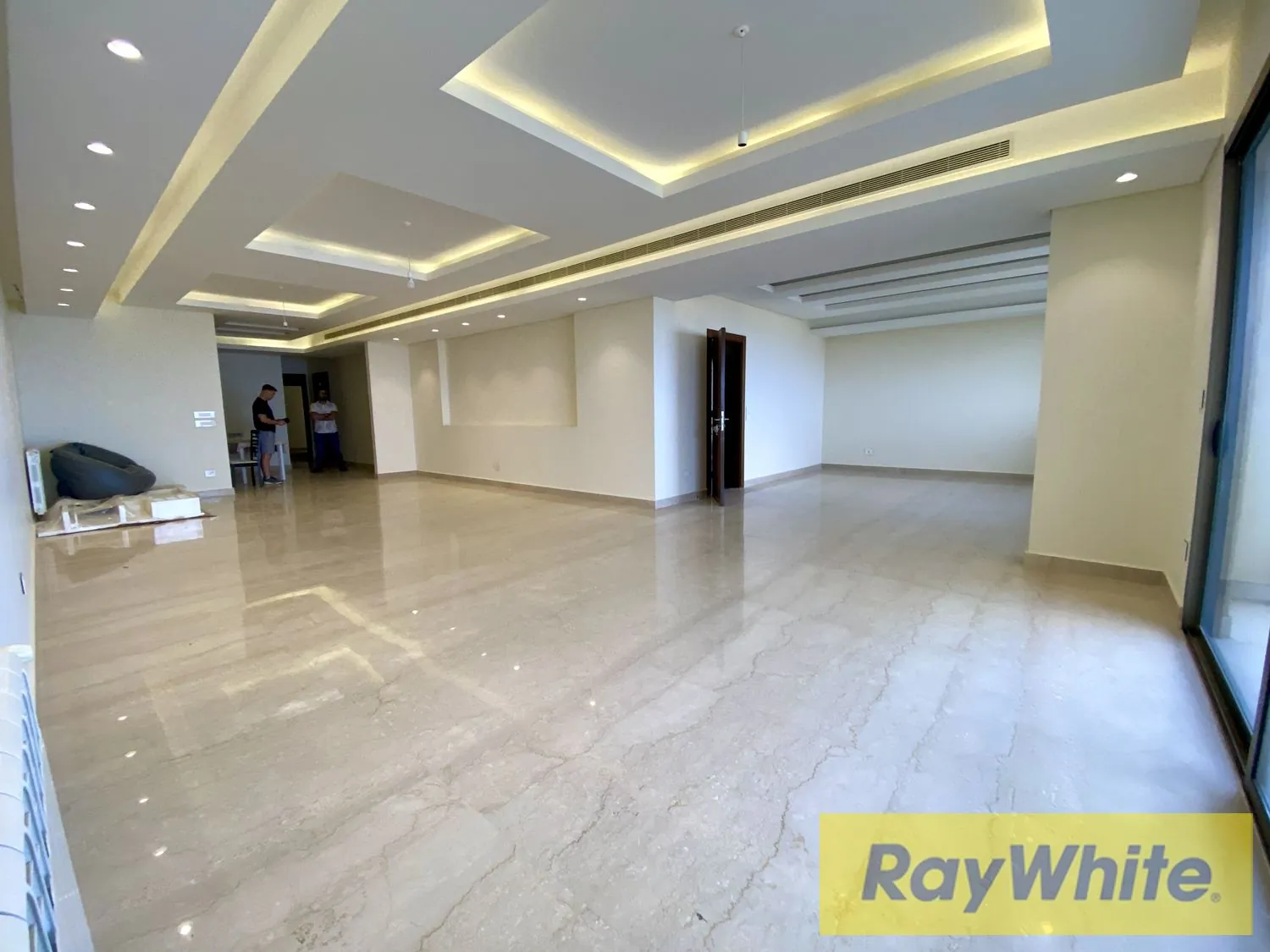Apartment For Sale In Ain Saade – Spacious 325 Sqm — الصورة 2
