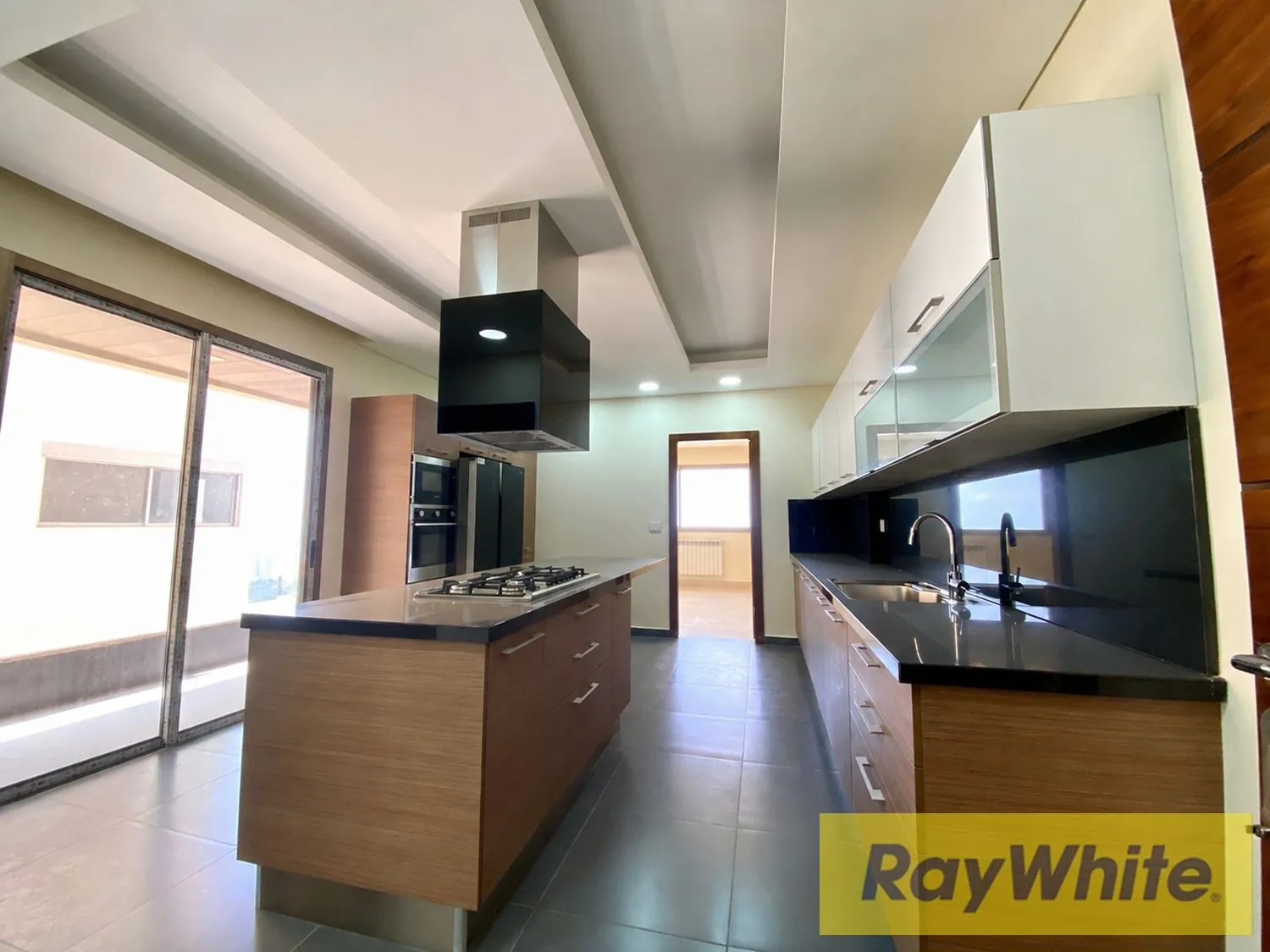 Apartment For Sale In Ain Saade – Spacious 325 Sqm — الصورة 4