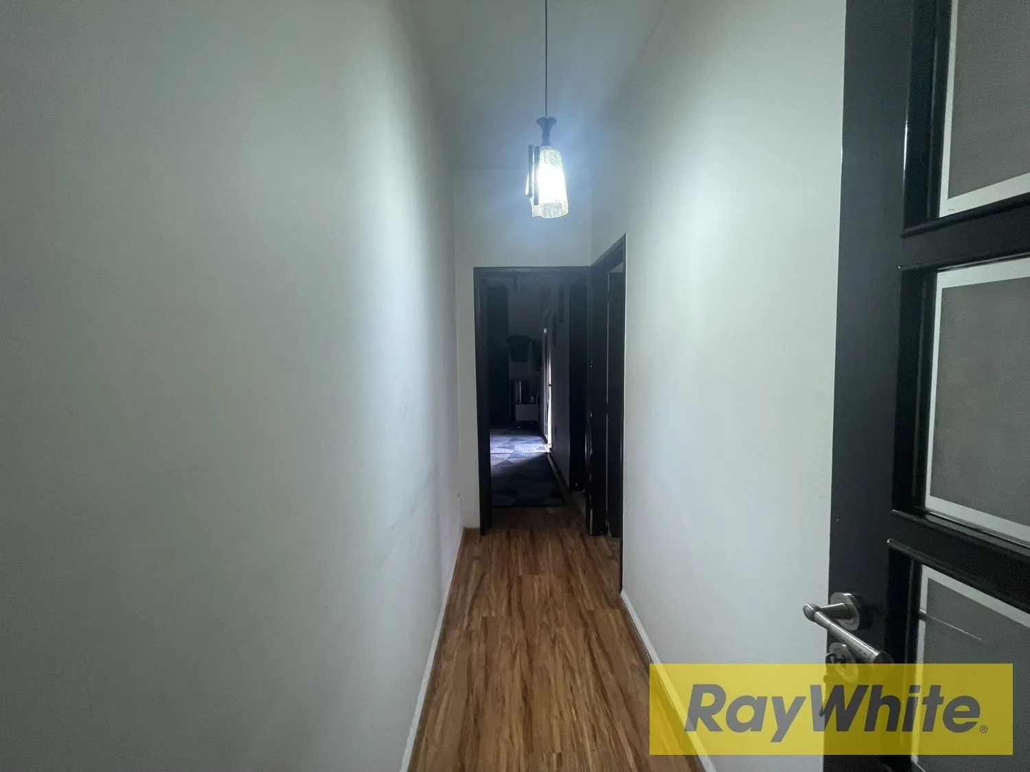 Fully Decorated Apartment For Sale In Mazraat Yachouh — الصورة 2