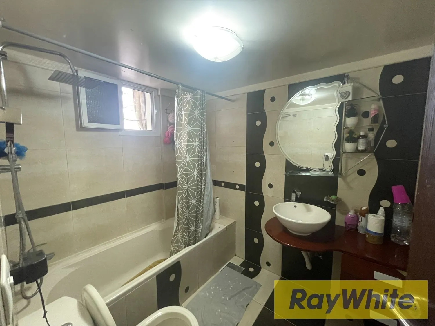 Fully Decorated Apartment For Sale In Mazraat Yachouh — الصورة 4