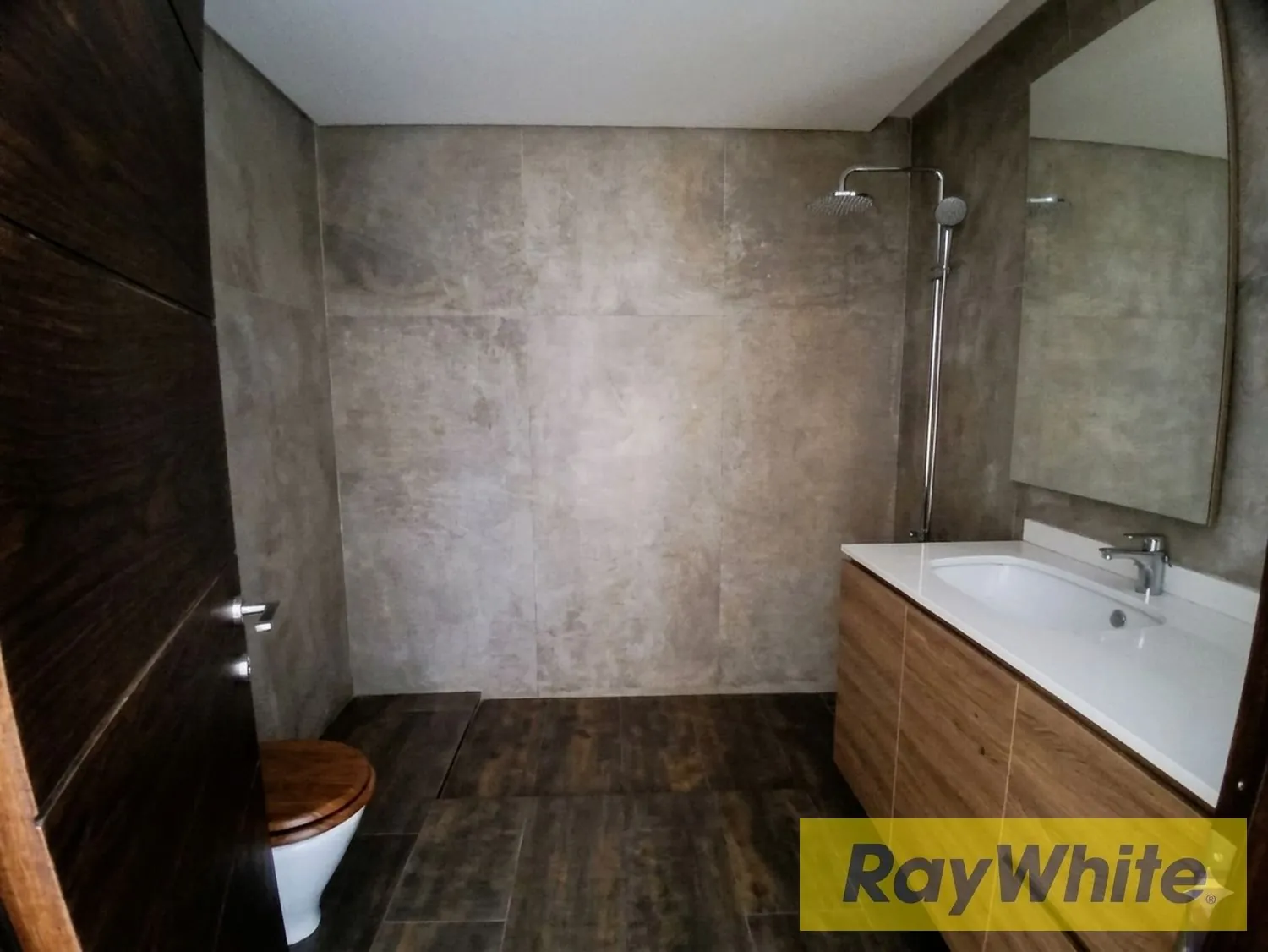 Spacious Apartment With Terrace For Sale In Beit El Kiko — الصورة 5