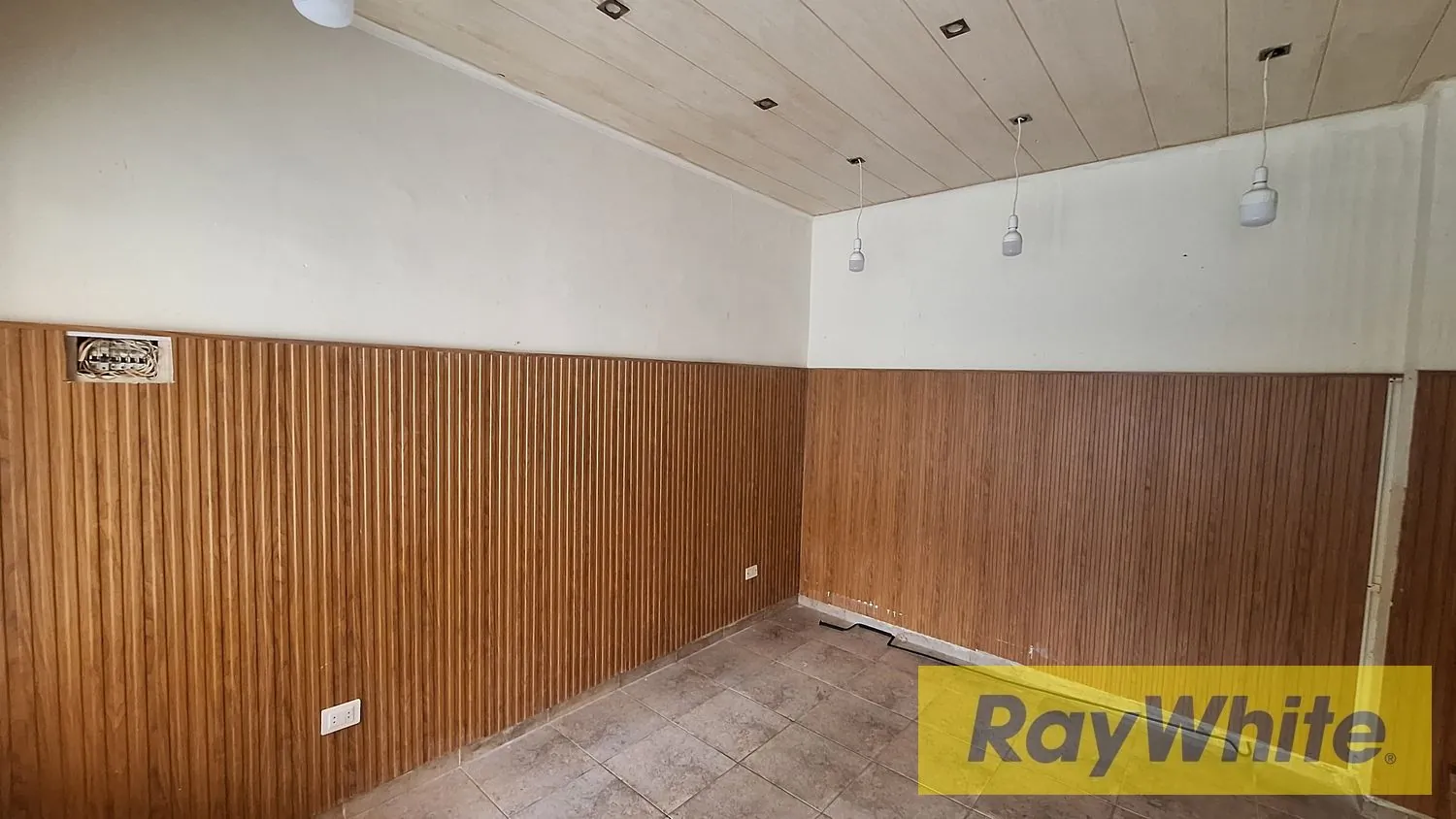 Shop For Rent In Achrafieh – 22 Sqm — الصورة 4