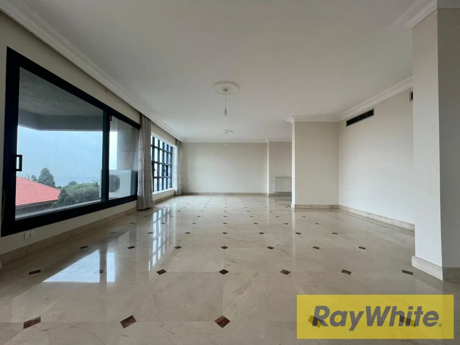 Apartment For Sale In Hamra — الصورة 3