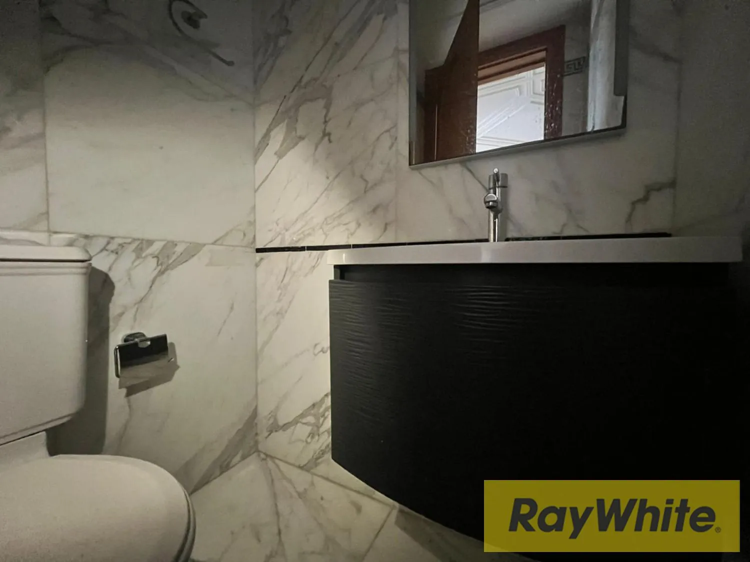 Apartment For Sale In Hamra — الصورة 4