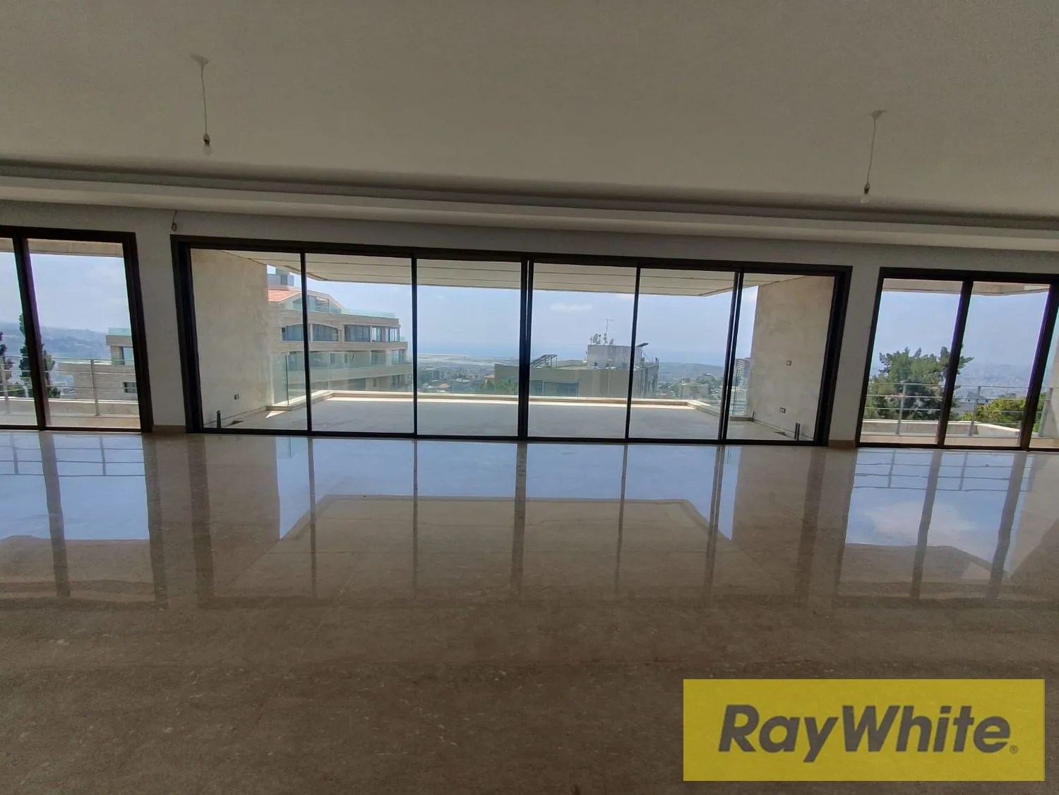 Luxurious Apartment For Rent In Yarzeh — الصورة 3