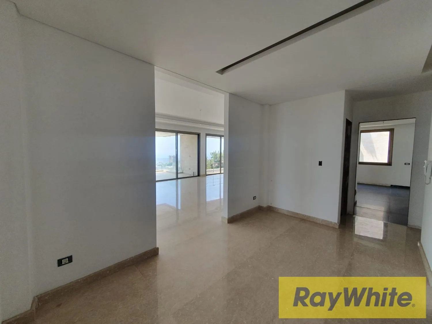 Luxurious Apartment For Rent In Yarzeh — الصورة 4