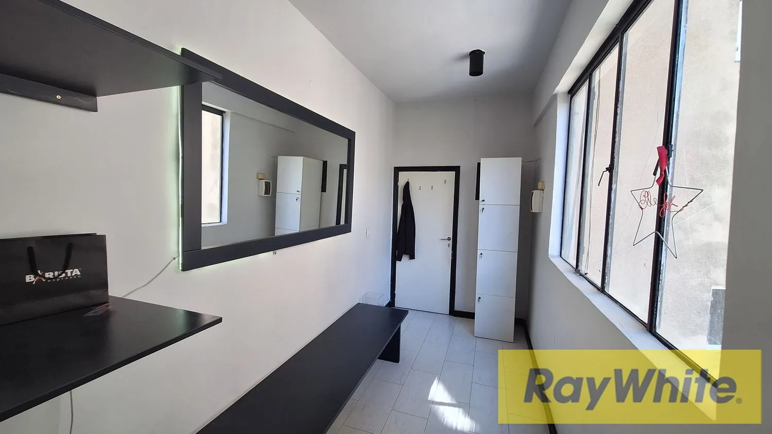 Shop For Rent In Achrafieh – Prime Commercial Space — الصورة 3