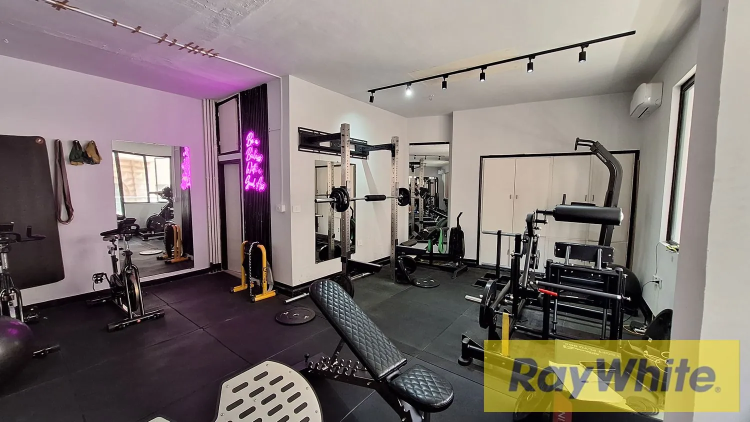 Shop For Rent In Achrafieh – Prime Commercial Space — الصورة 4
