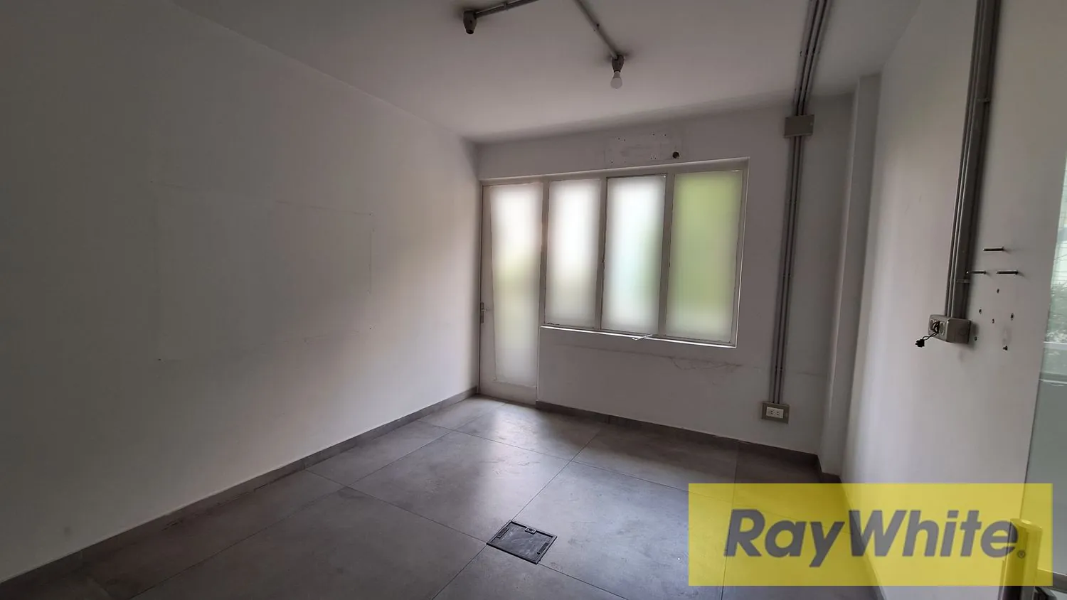 Office For Rent In Tabaris – 70 Sqm — الصورة 2