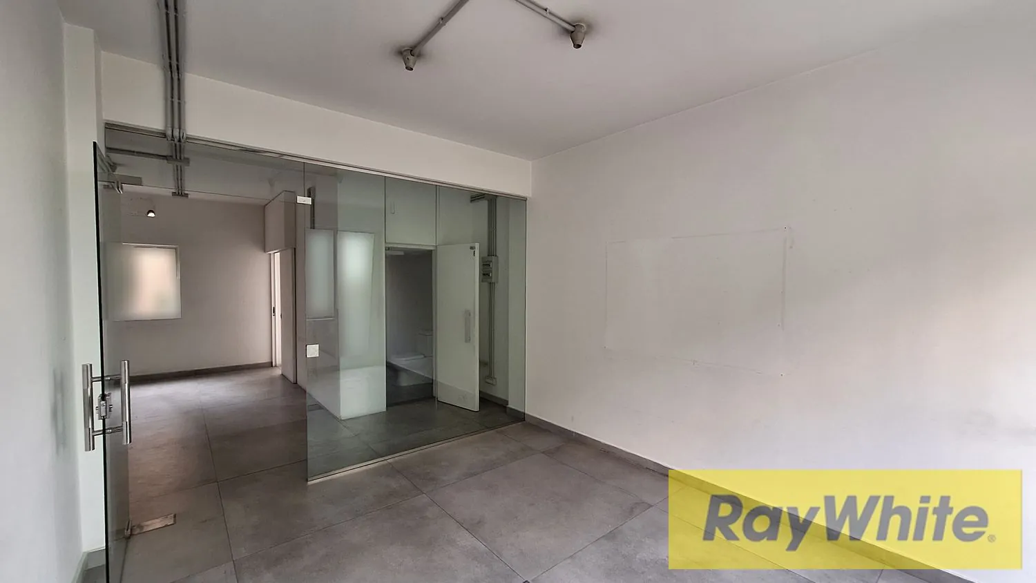 Office For Rent In Tabaris – 70 Sqm — الصورة 3