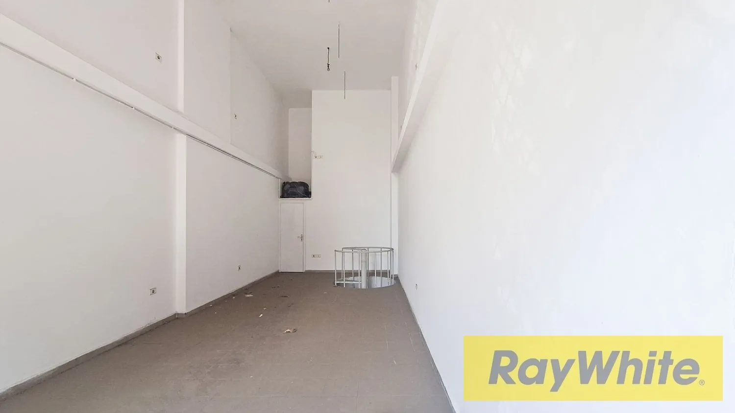 Shop For Sale In Dekwaneh — الصورة 2