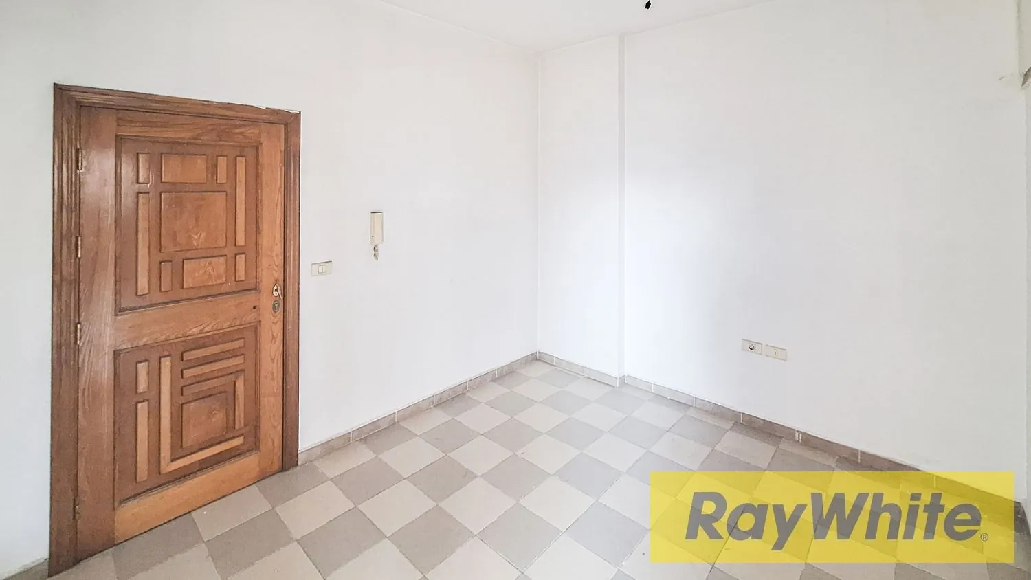 Office For Sale In Dekwaneh — الصورة 2