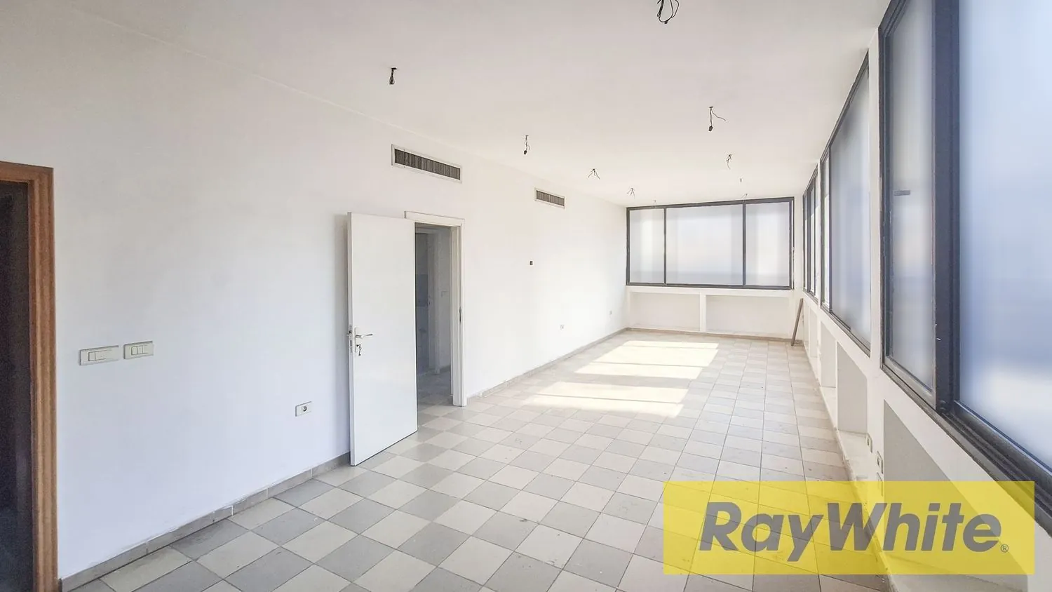 Office For Sale In Dekwaneh — الصورة 3