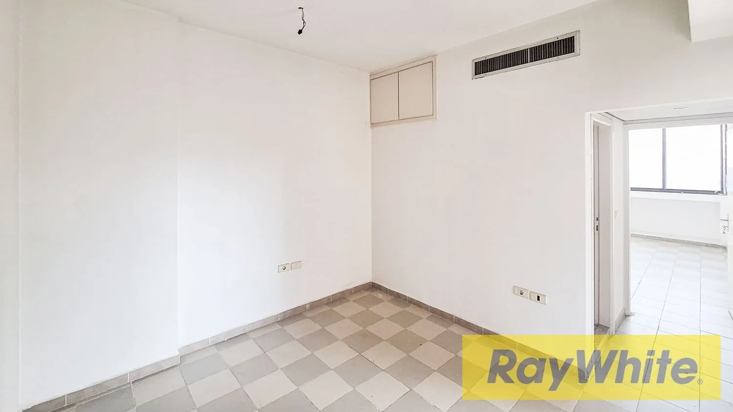 Office For Sale In Dekwaneh — الصورة 5