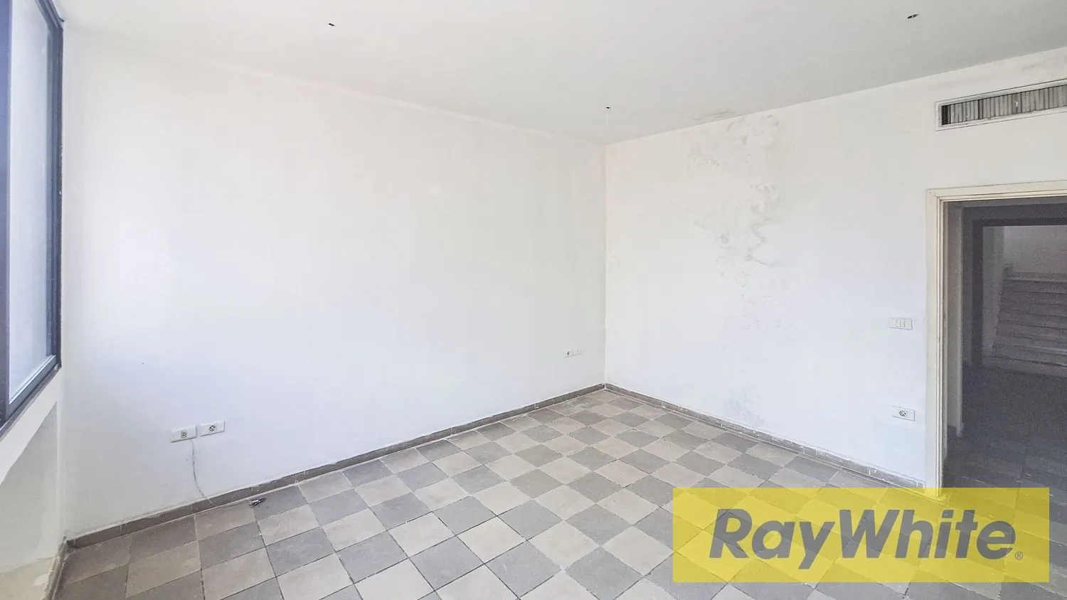 Office For Sale In Dekwaneh — الصورة 2
