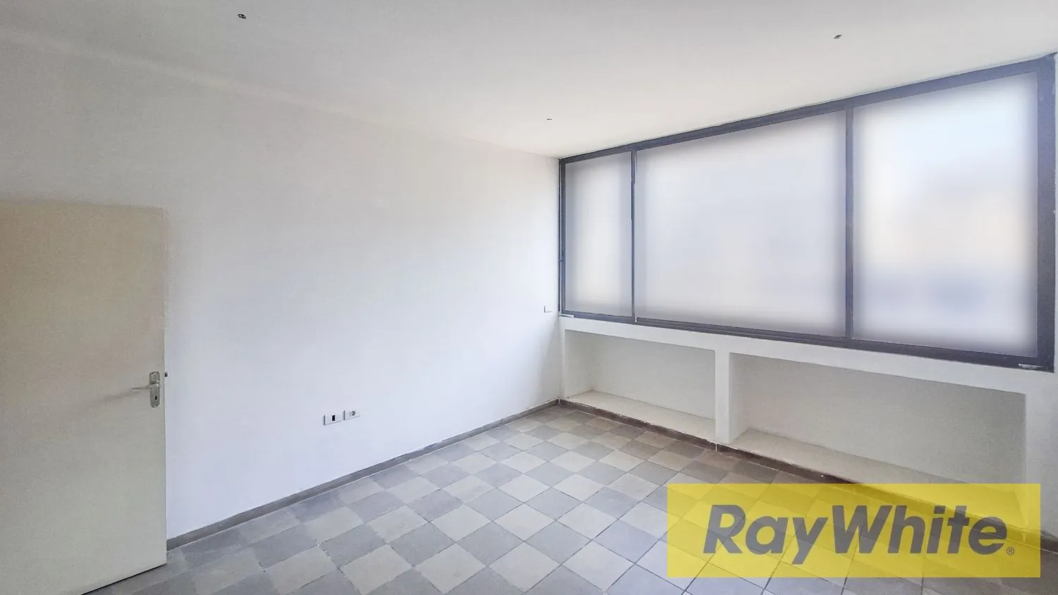Office For Sale In Dekwaneh — الصورة 3