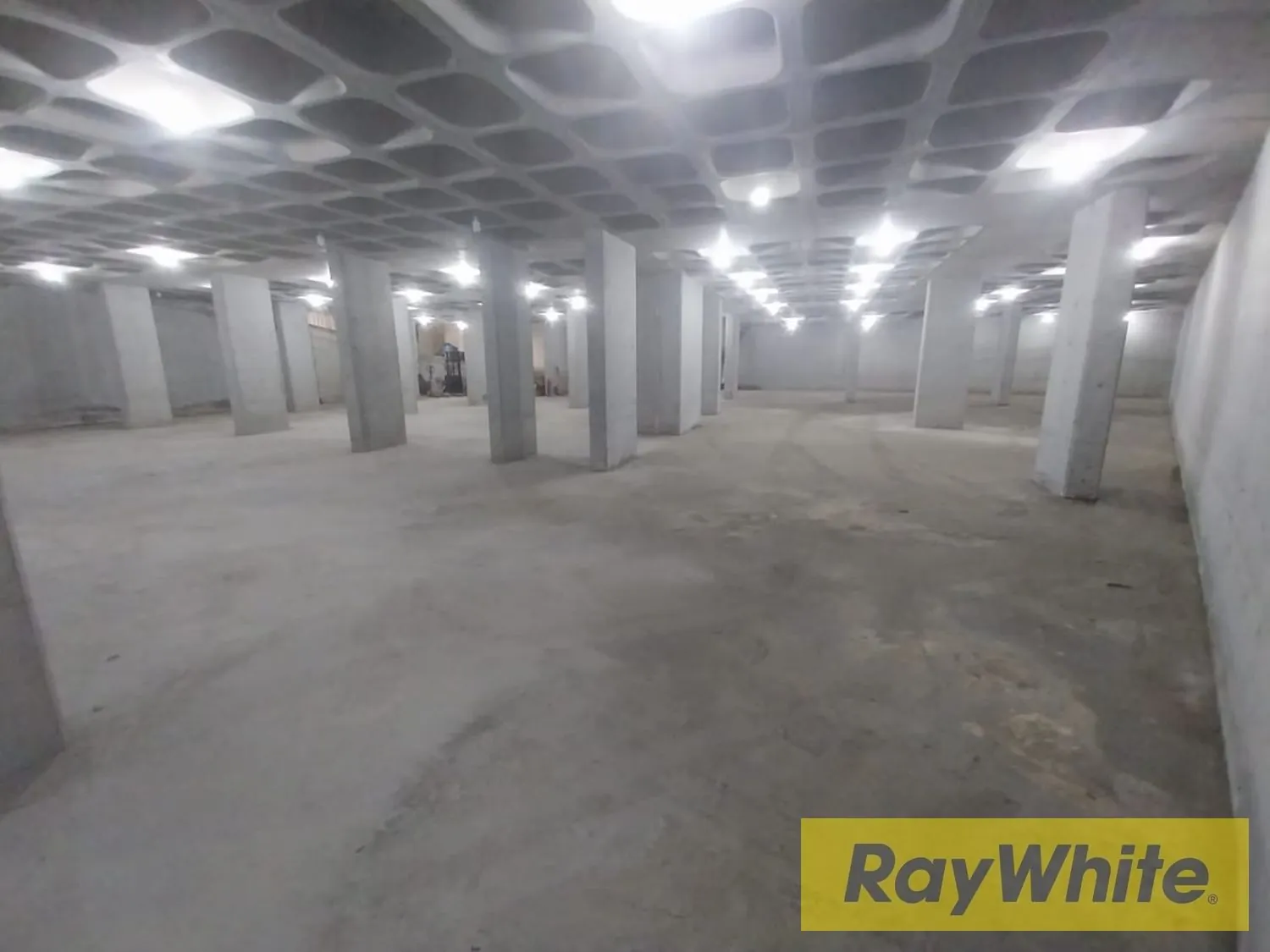 Warehouse For Rent – El Naqqache