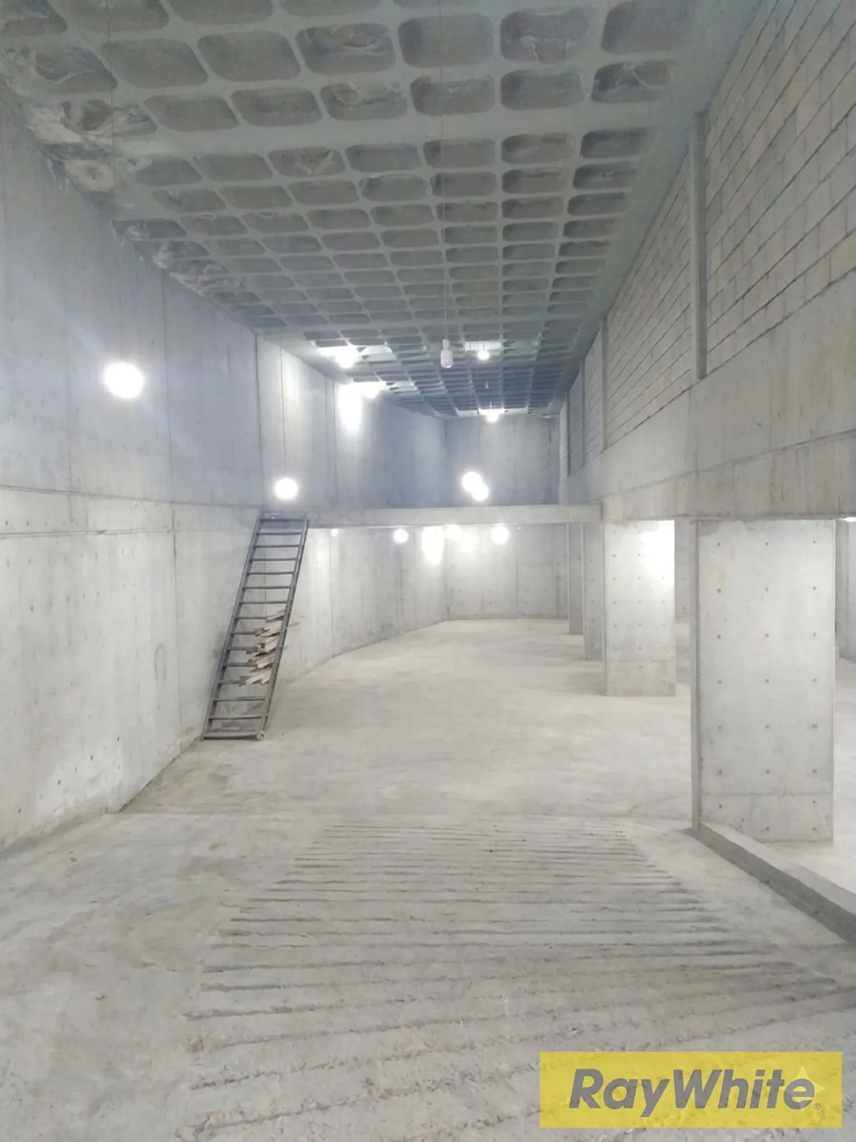 Warehouse For Rent – El Naqqache — الصورة 4
