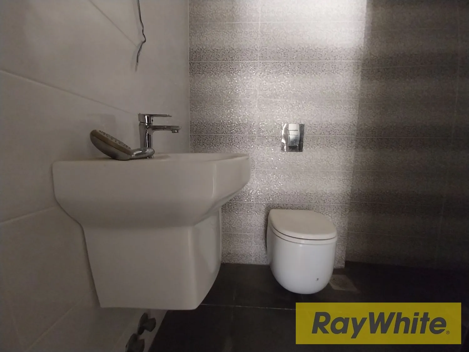Apartment For Sale In Awkar – Brand New With Terrace — الصورة 5
