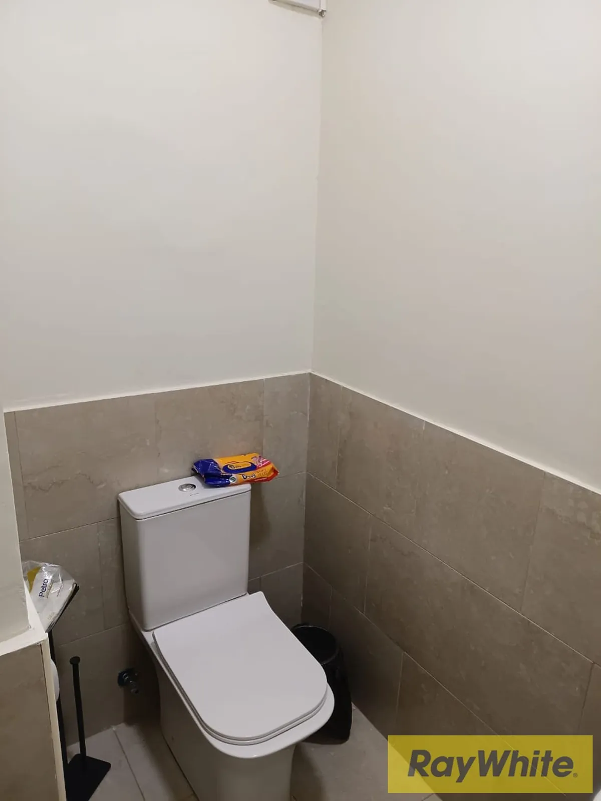 Prime Shop For Rent In Ain Remmaneh | Excellent Commercial Opportunity — الصورة 4