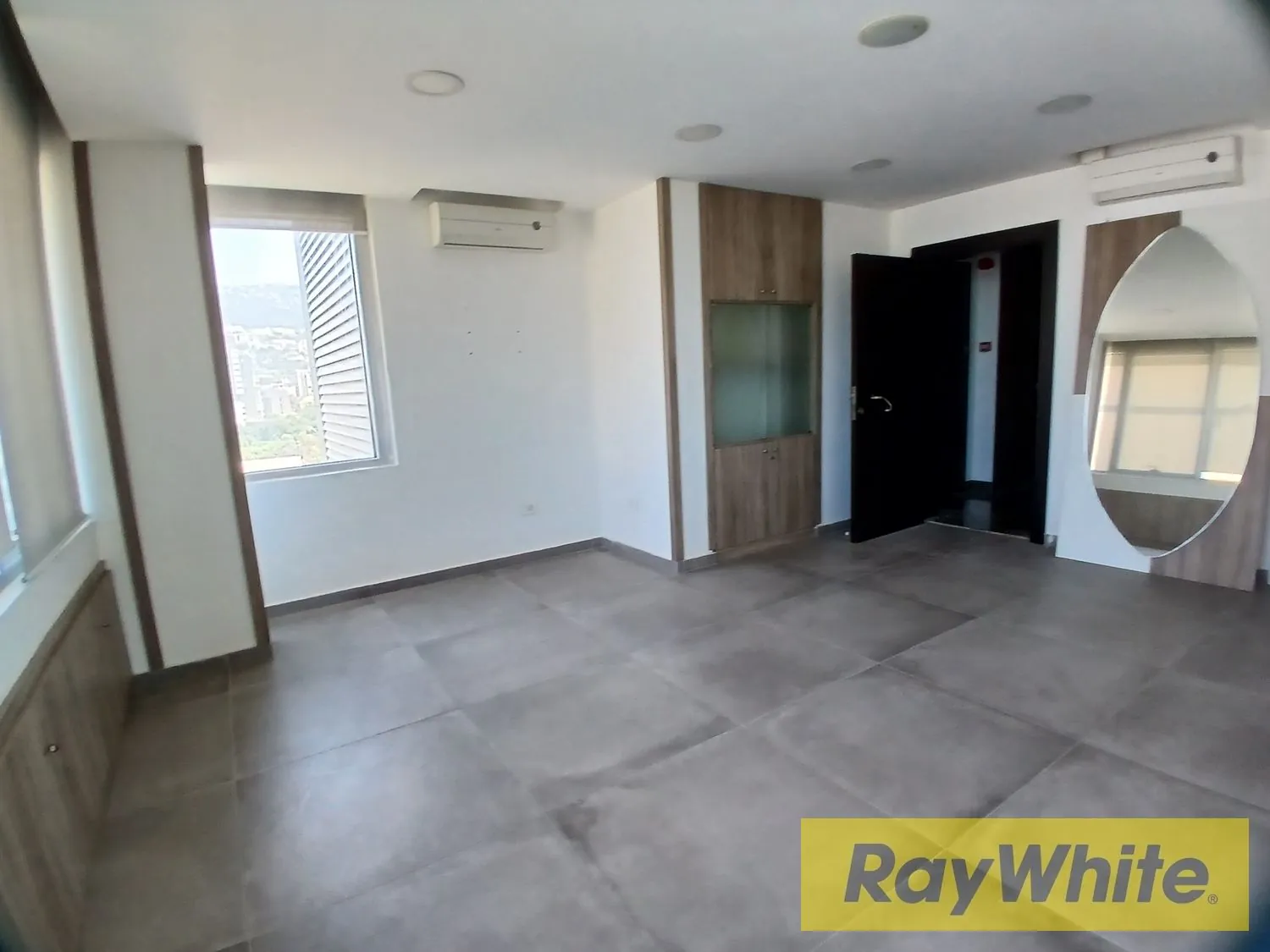 Office For Rent In Zalka Highway – Prime Location With Sea View — الصورة 5