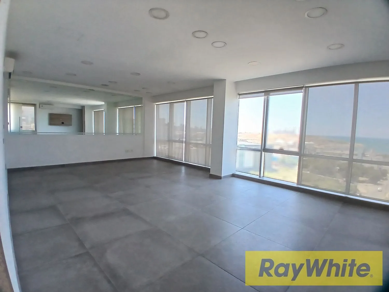Office For Sale In Zalka Highway – Prime Location With Sea View — الصورة 4