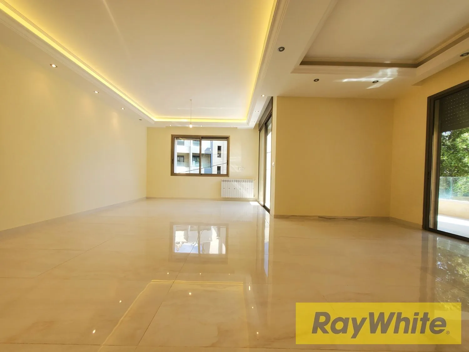 Apartment With Garden For Sale In Ain Aar — الصورة 4