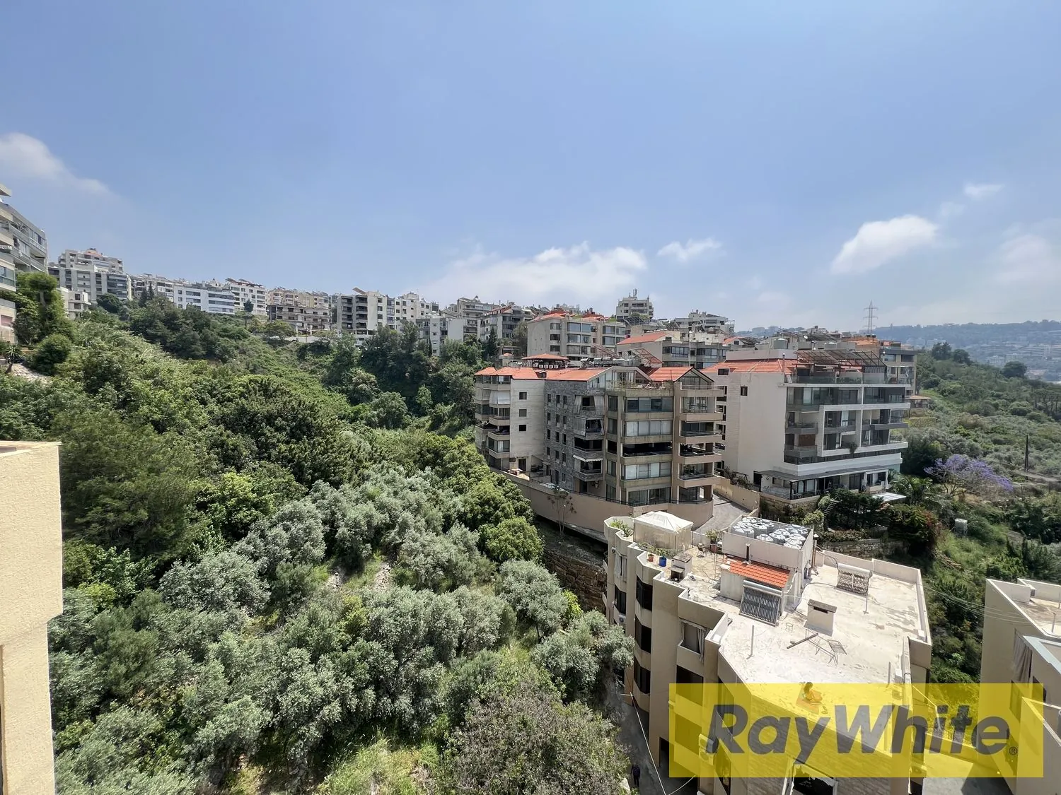 Triplex For Sale In Mansourieh – 350 Sqm, Semi-furnished