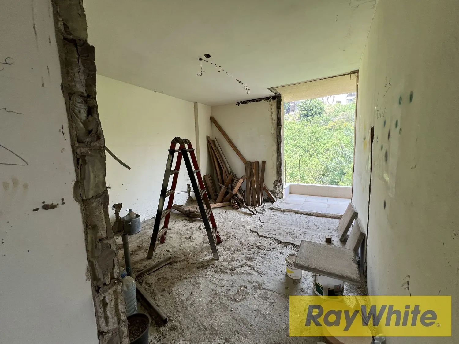 Triplex For Sale In Mansourieh – 350 Sqm, Semi-furnished — photo 3