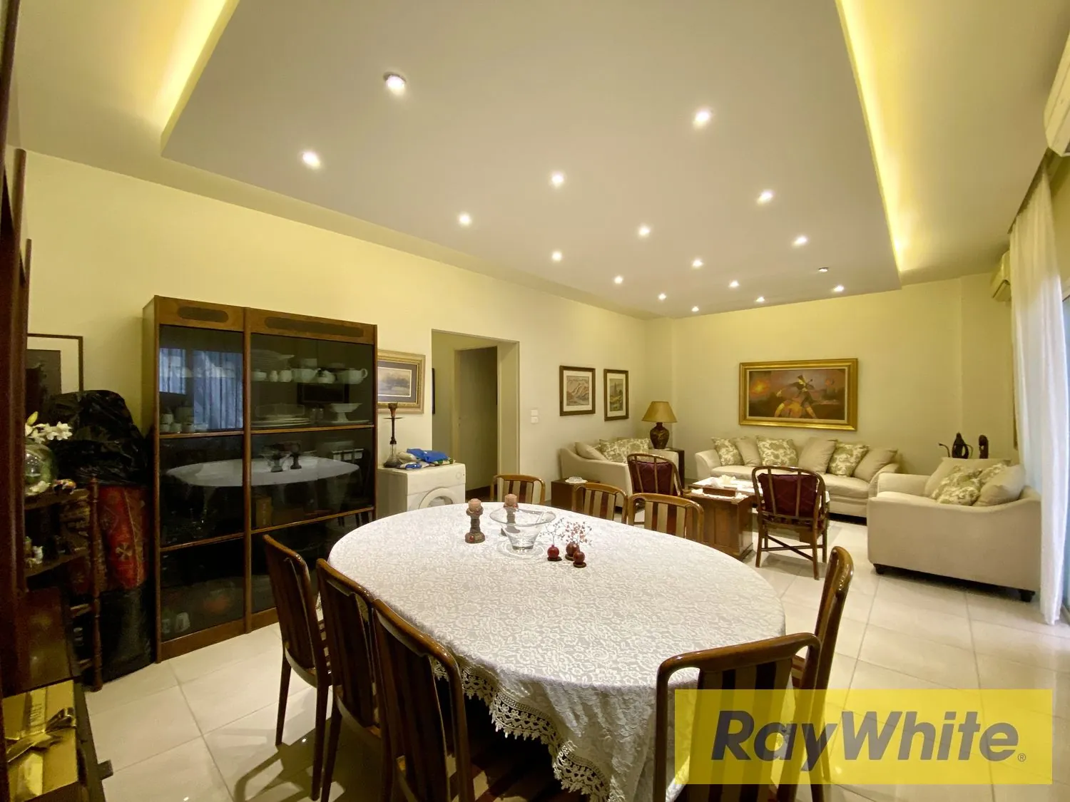 Fully Furnished Apartment For Sale In Jdeideh – 175 Sqm — الصورة 2