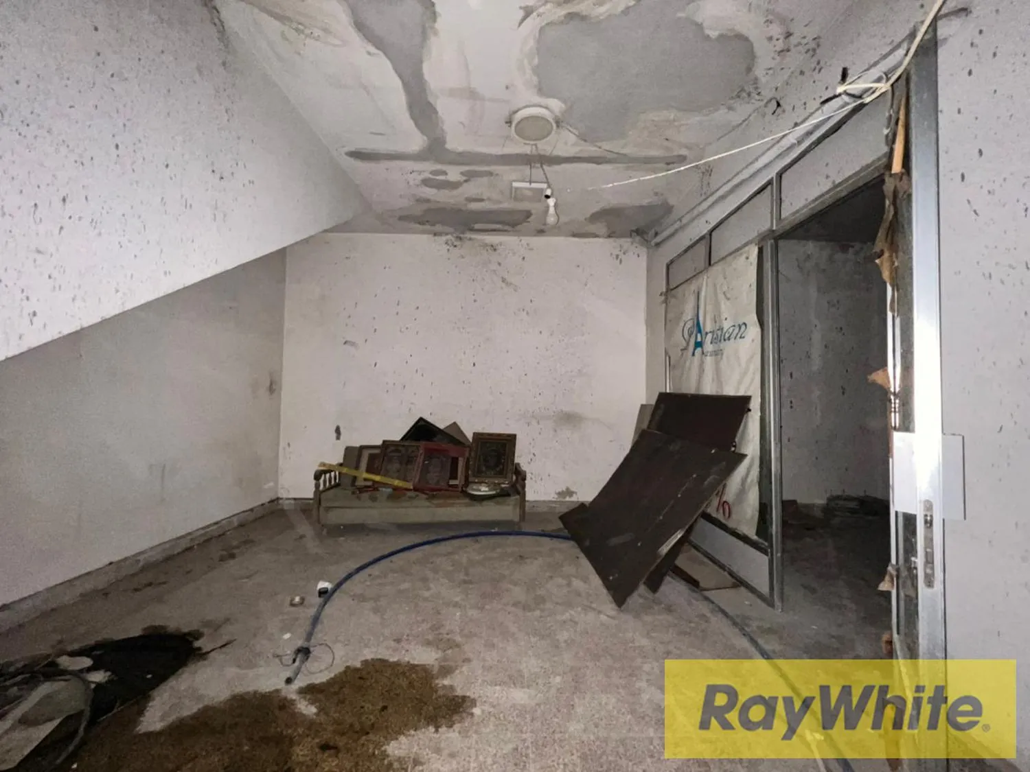 Prime Shop For Rent In Sakiet El Janzeer — photo 2