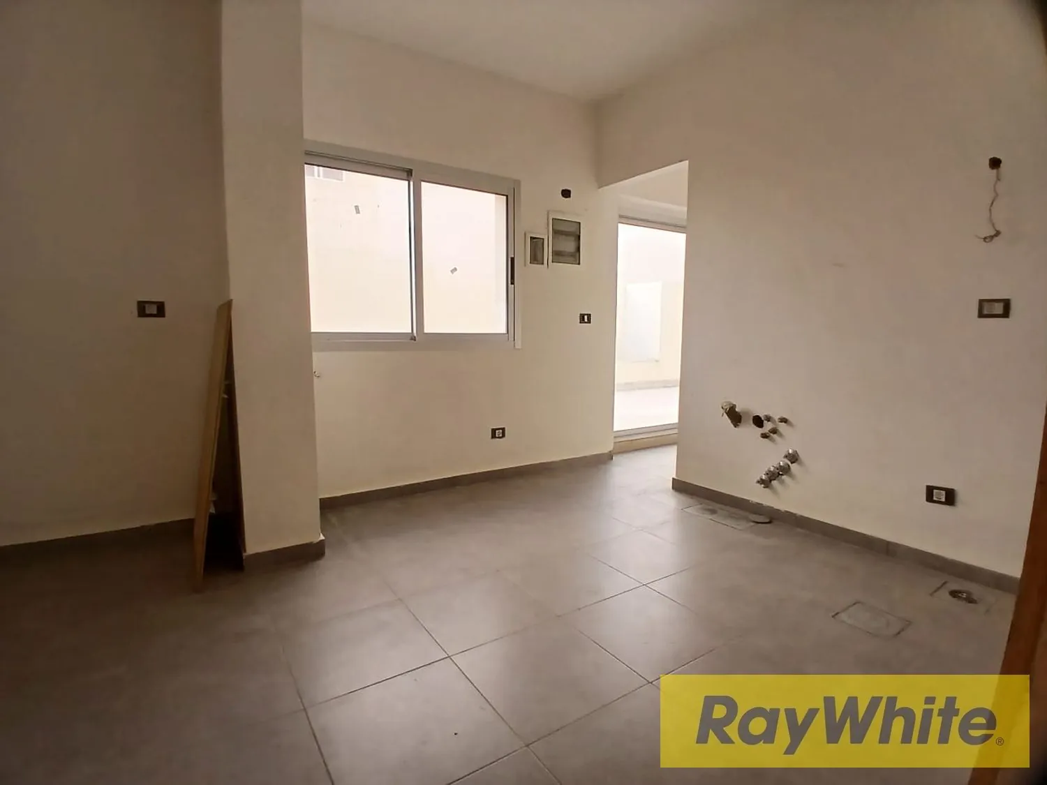 Spacious Apartment With Terrace For Sale In Beit El Kiko — الصورة 3
