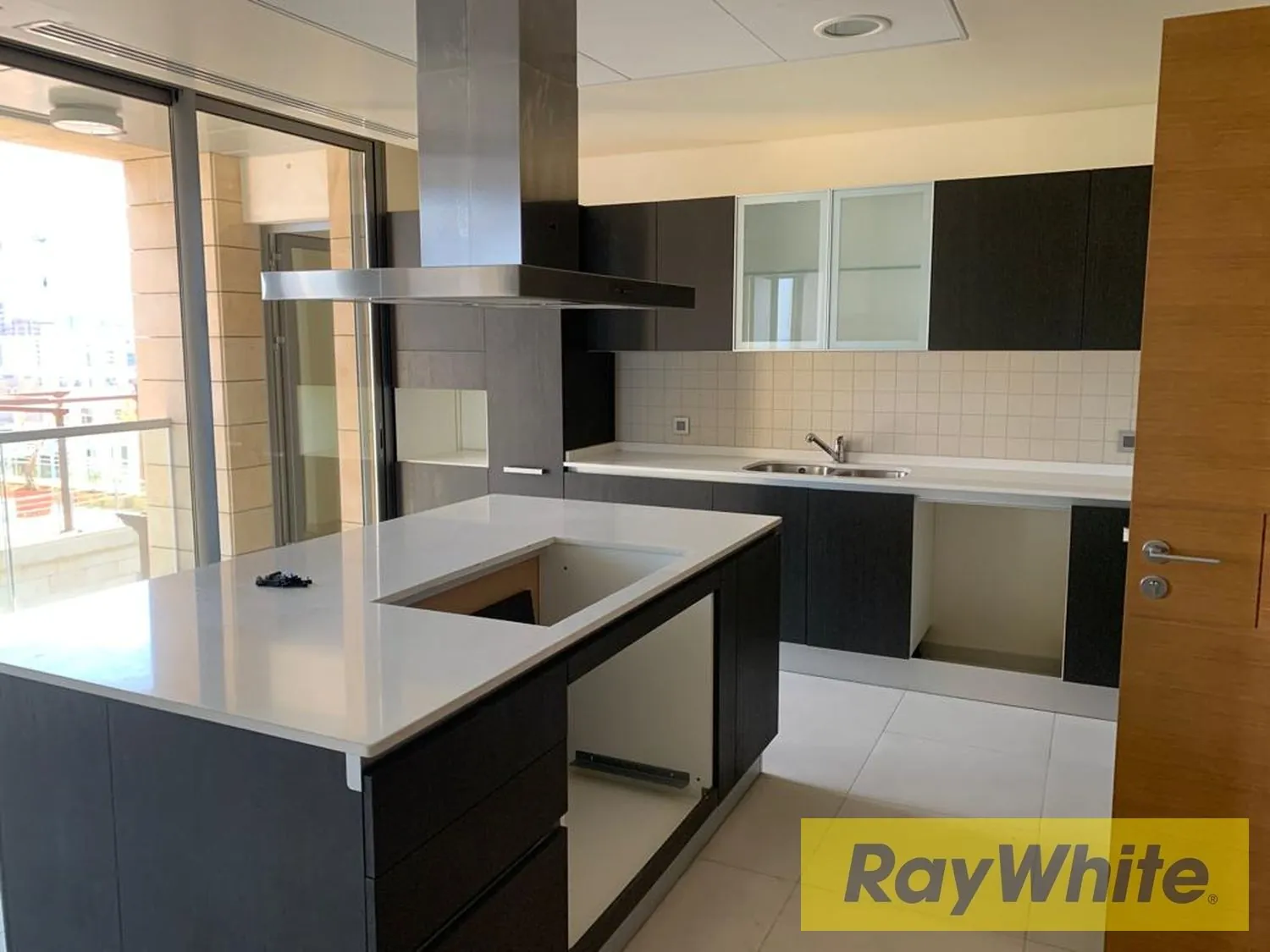 Indulgent Penthouse For Sale In Waterfront City — photo 5