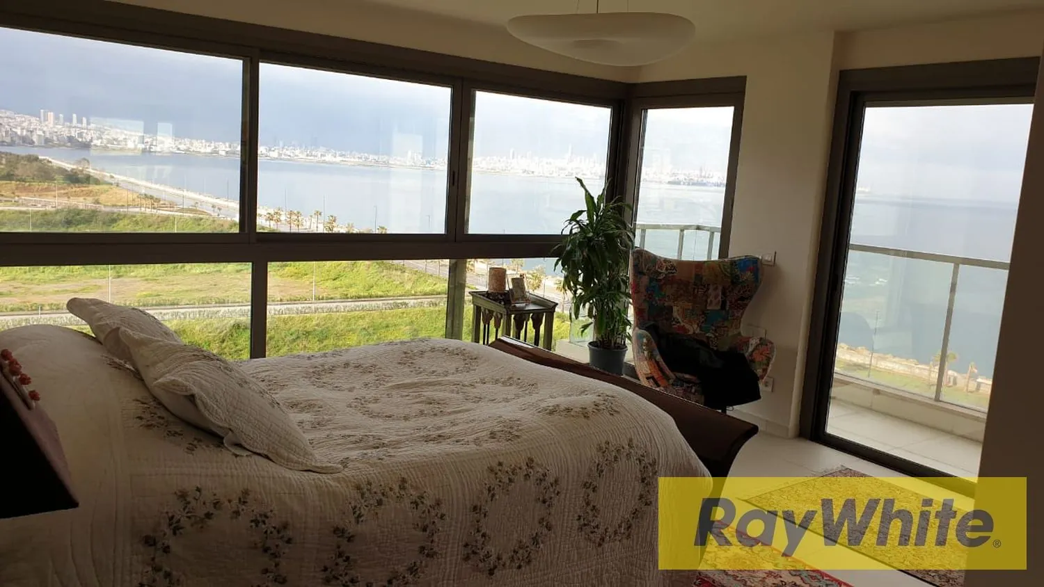 Full Panoramic Penthouse For Sale | Waterfront — photo 4