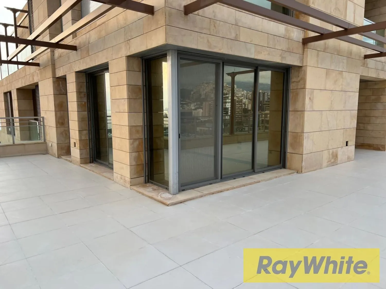 Luxury Rooftop Penthouse For Sale – Waterfront — الصورة 2
