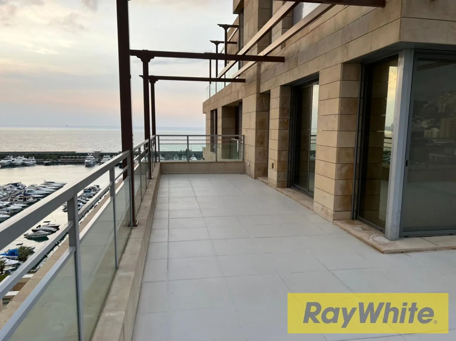 Luxury Rooftop Penthouse For Sale – Waterfront — الصورة 3