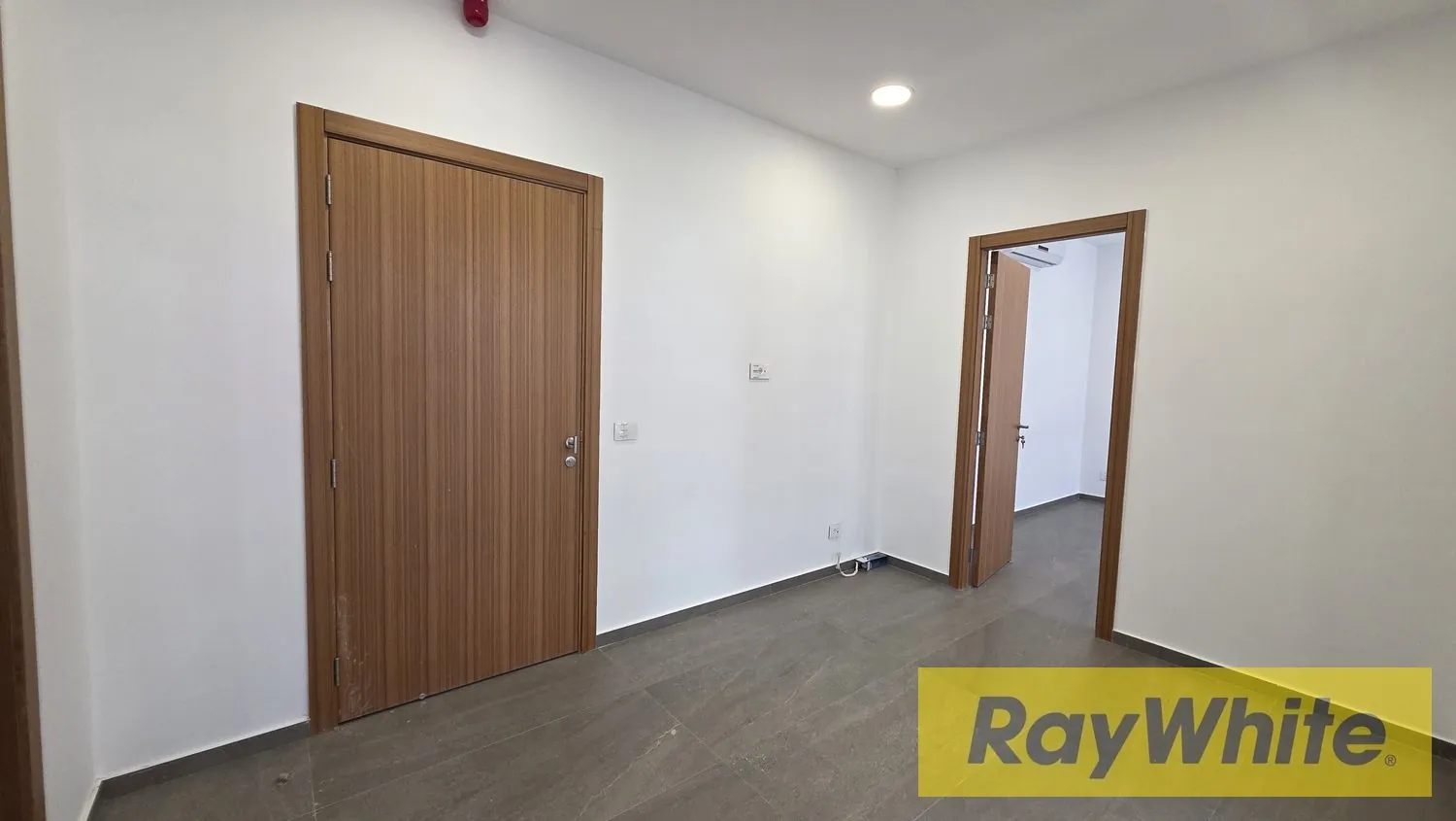 Office For Rent In Horch Tabet — الصورة 3