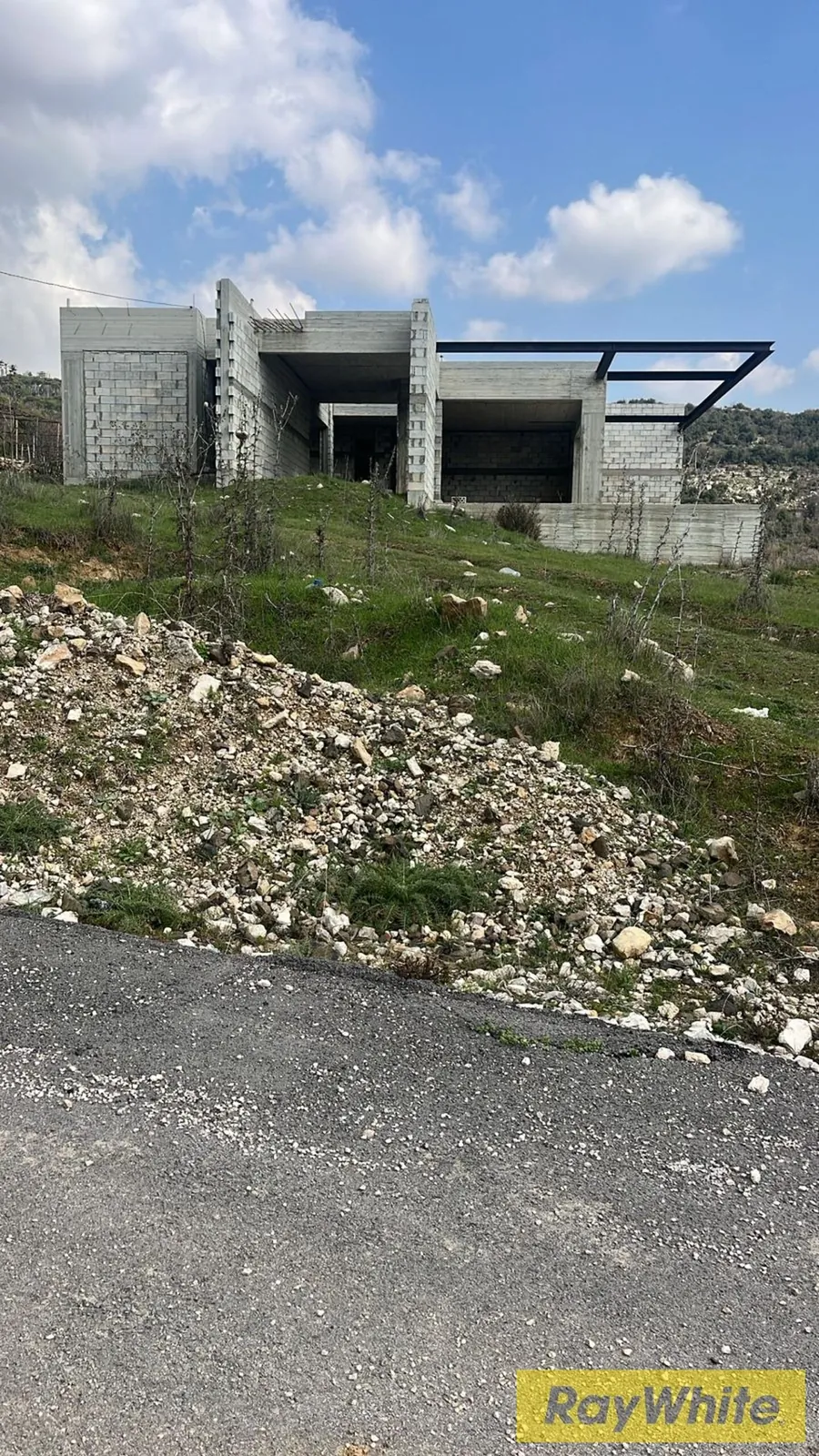 Luxury Villa For Sale In Mtein | 3,500 Sqm Land | 450 Sqm Built-up Area — الصورة 3