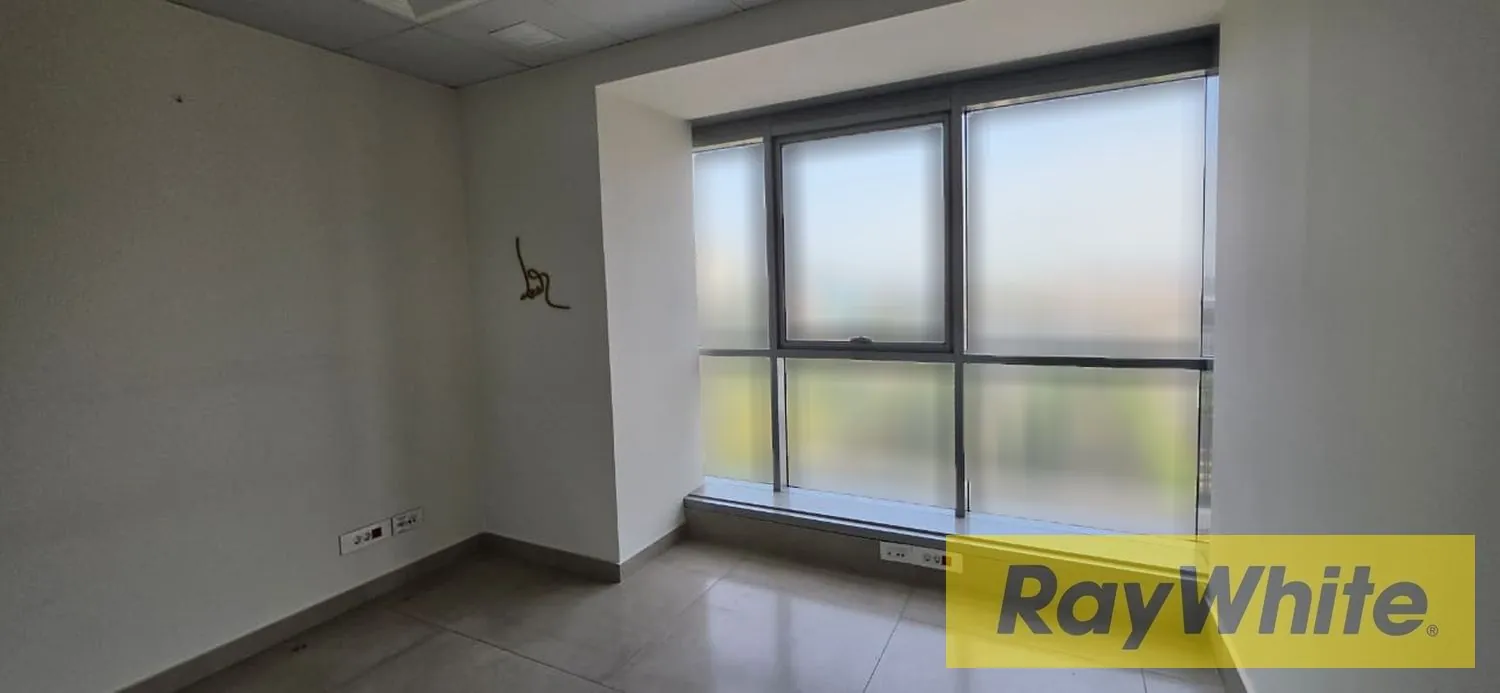 Office For Rent In Achrafieh | 122 Sqm | Prime Commercial Space — الصورة 2
