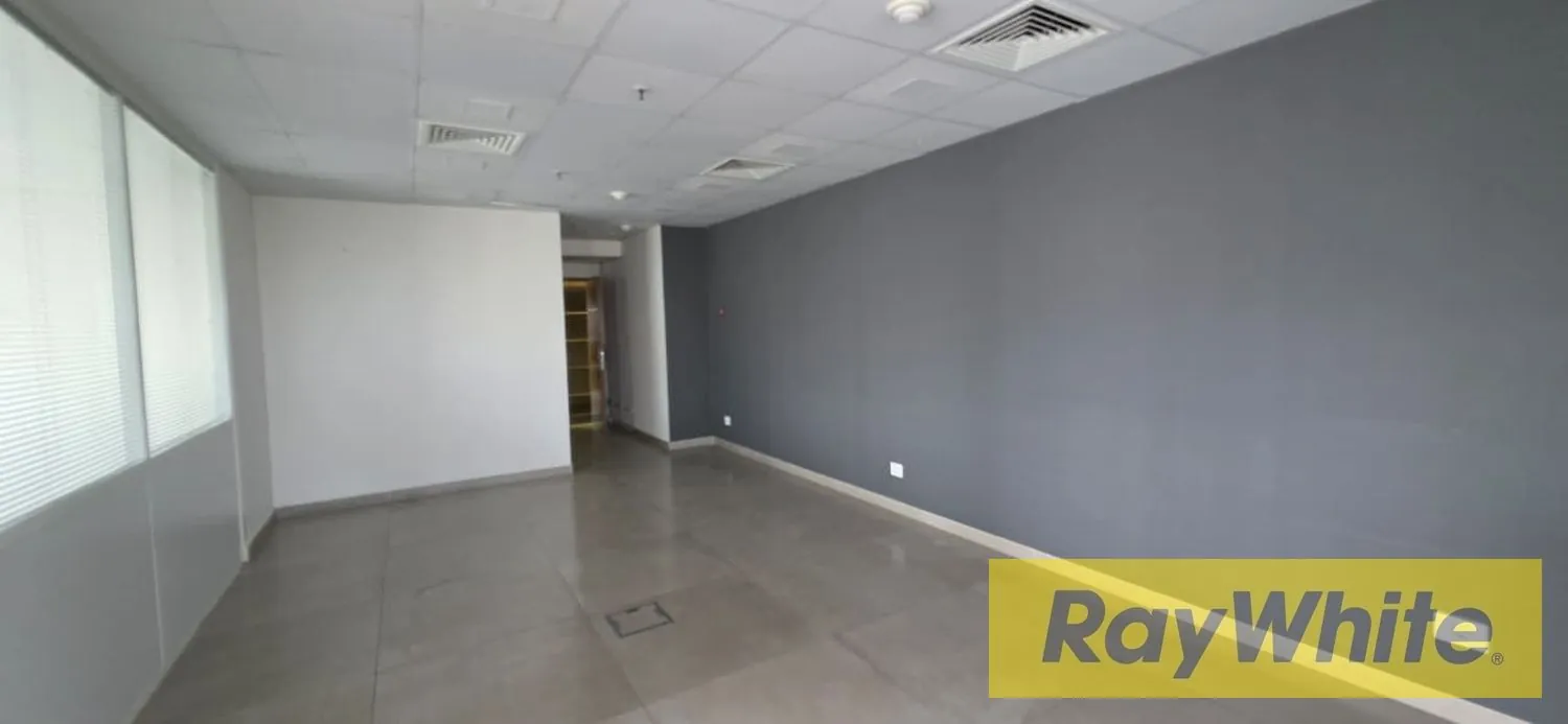 Office For Rent In Achrafieh | 122 Sqm | Prime Commercial Space — الصورة 3