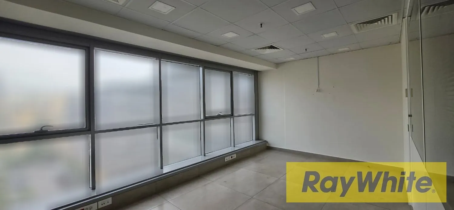 Office For Rent In Achrafieh | 122 Sqm | Prime Commercial Space — الصورة 4