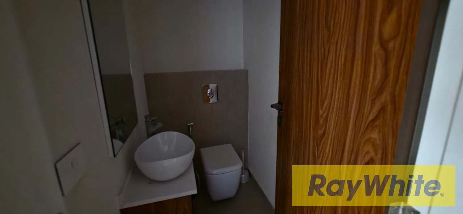 Office For Rent In Achrafieh | 122 Sqm | Prime Commercial Space — الصورة 5