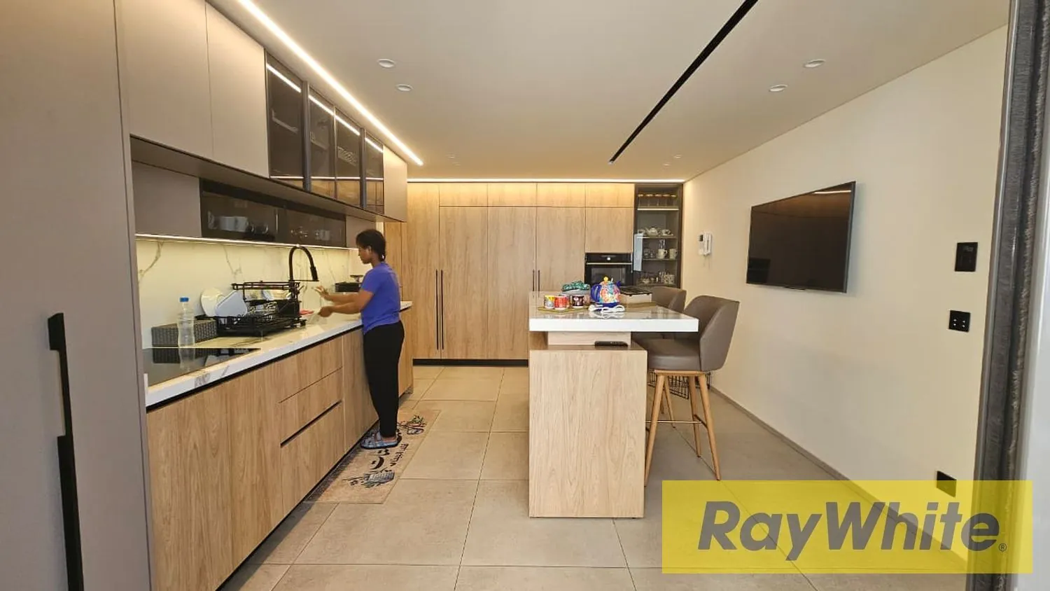 Apartment For Sale In Hazmieh|prime — الصورة 4