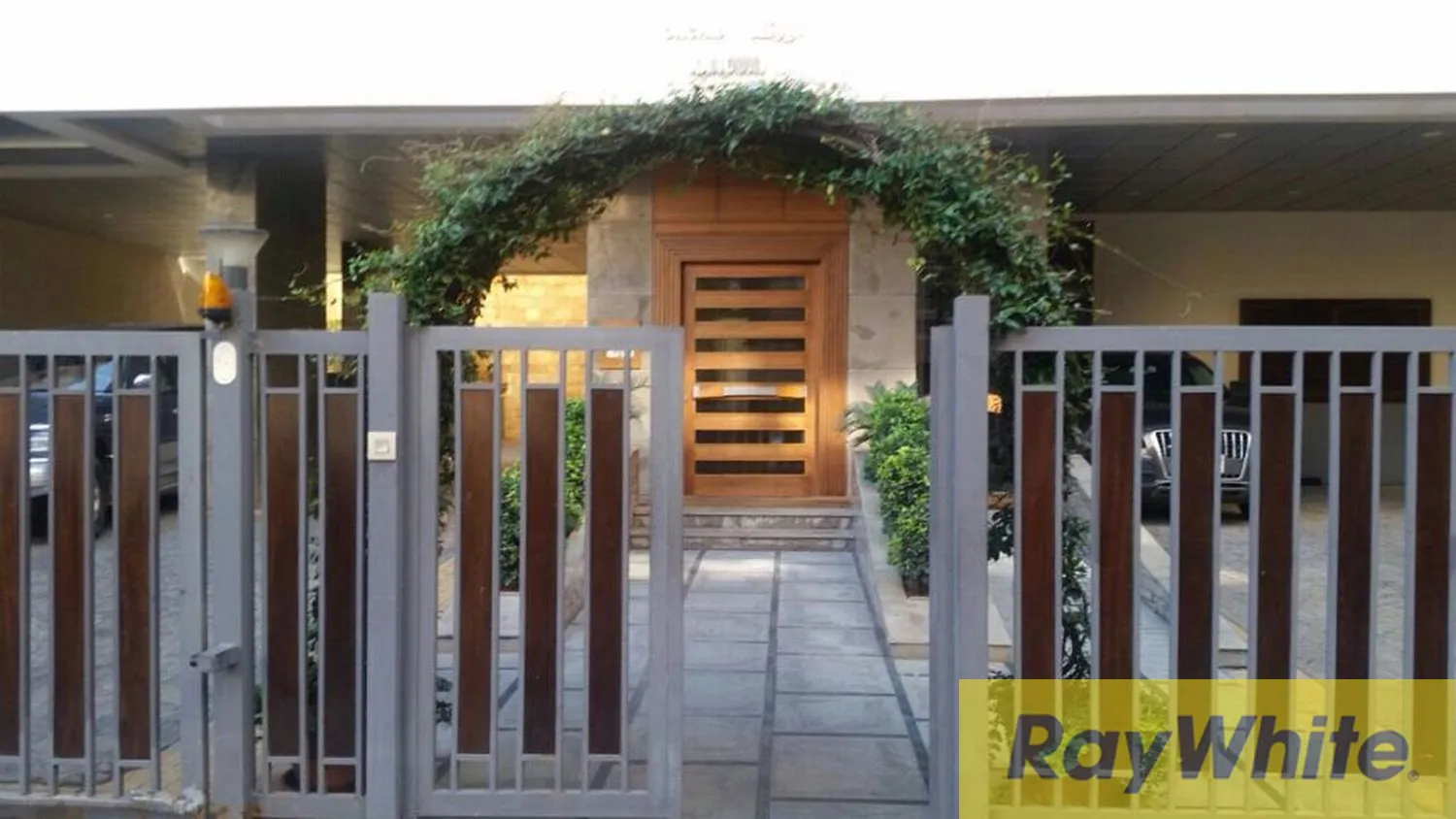 Apartment For Sale In Sanayeh — الصورة 2