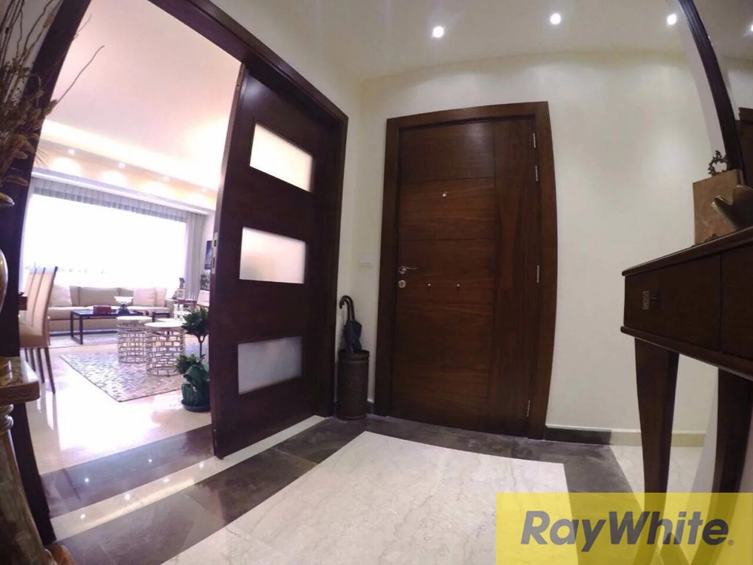 Apartment For Sale In Sanayeh — الصورة 3